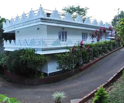 https://imgcld.yatra.com/ytimages/image/upload/t_hotel_yatra_city_desktop/v1440790556/Domestic Hotels/Hotels_Wayanad/Vythri Thadakam Resorts/Entrance2.jpg